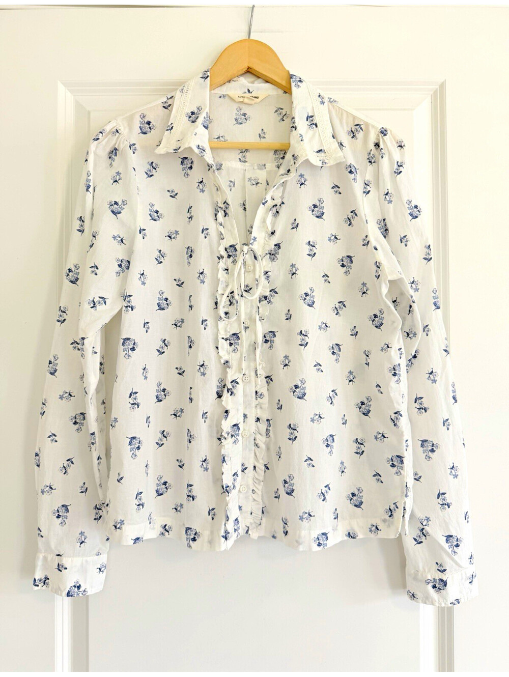 Lucky Brand Women's White Floral Blouse Tie-Neck Crochet Trim Sz M Romantic chic